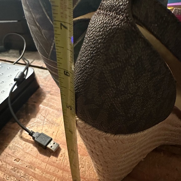 MICHAEL KORS FANNING WEDGE Size 9M (E/P) - Picture 8 of 8